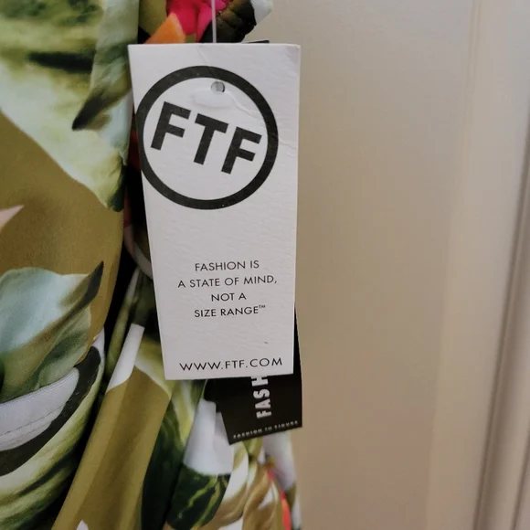 FTF Low-Cut One Piece Swimsuit (Tropical Print) - Picture 9 of 10